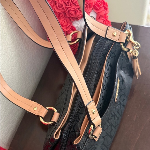 Calvin Klein Black and Tan Shoulder Bag - Picture 2 of 13